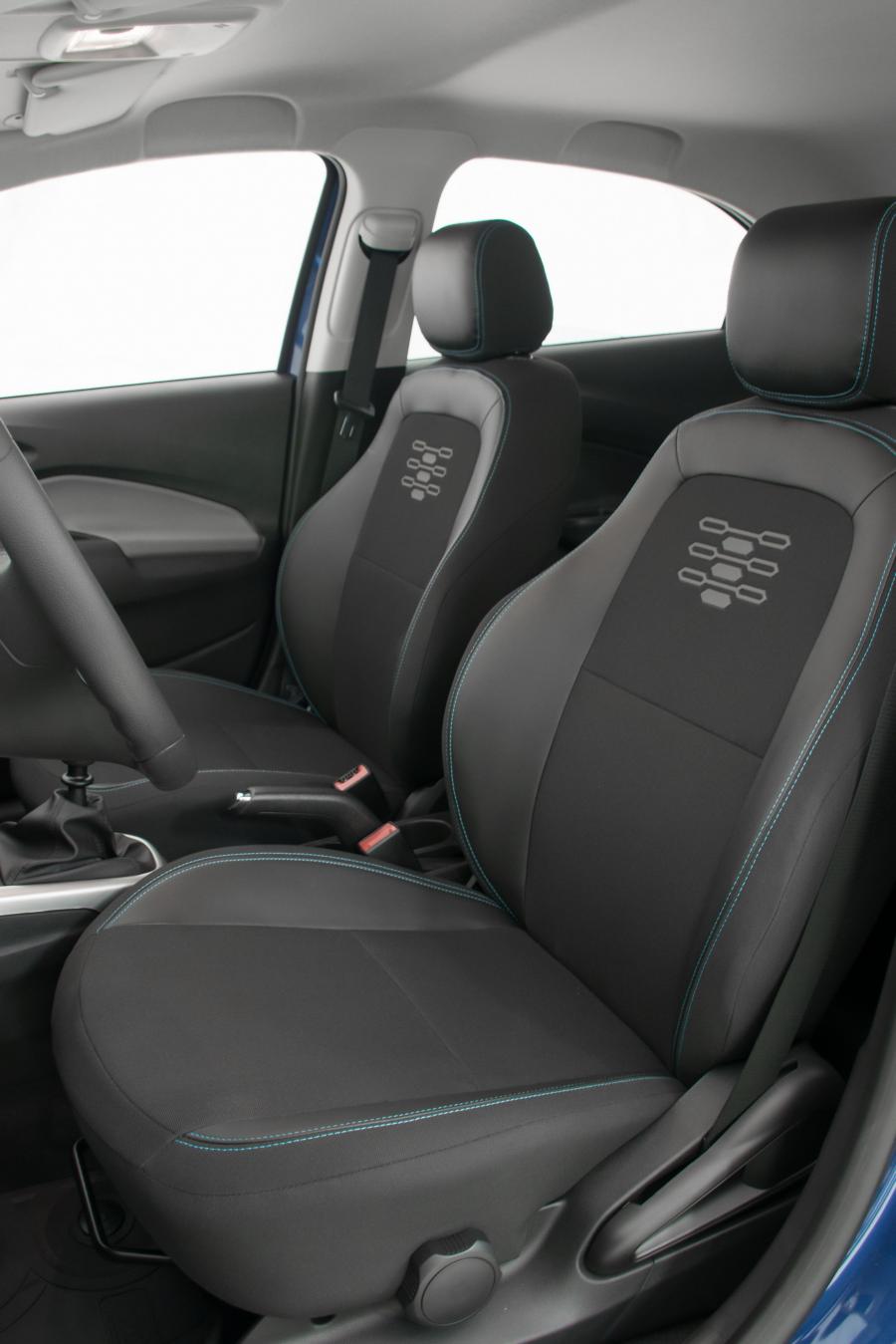Интерьер Chevrolet Onix LT 2018 года  (фото 4 из 8)